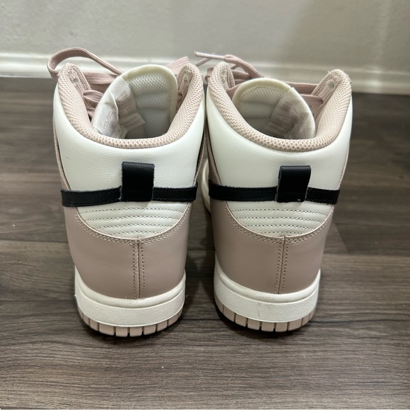 Women’s Nike Dunks - Picture 5 of 9